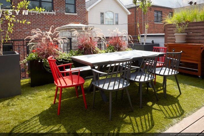 image of SYNLawn Los Angeles California artificial grass for roof top rooftop patio dining