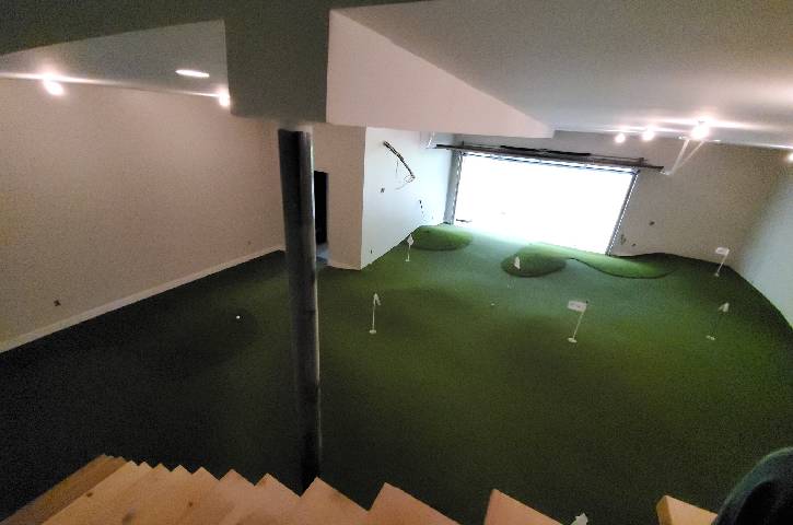 Finished indoor putting green in Los Angeles