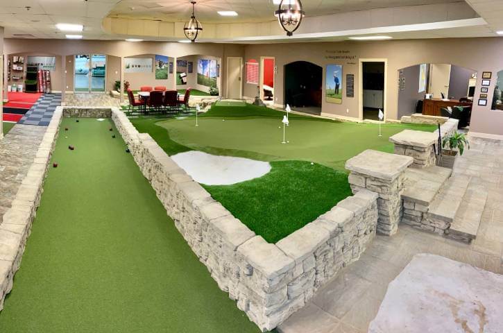 Recreation area with indoor putting green installed