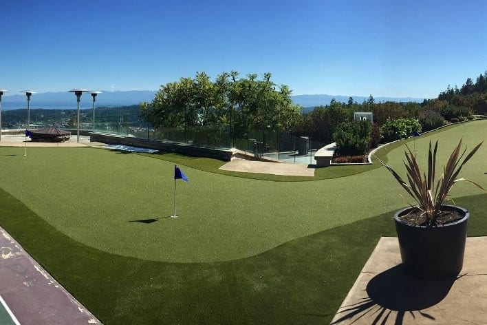 Putting green installed by SYNLawn Los Angeles